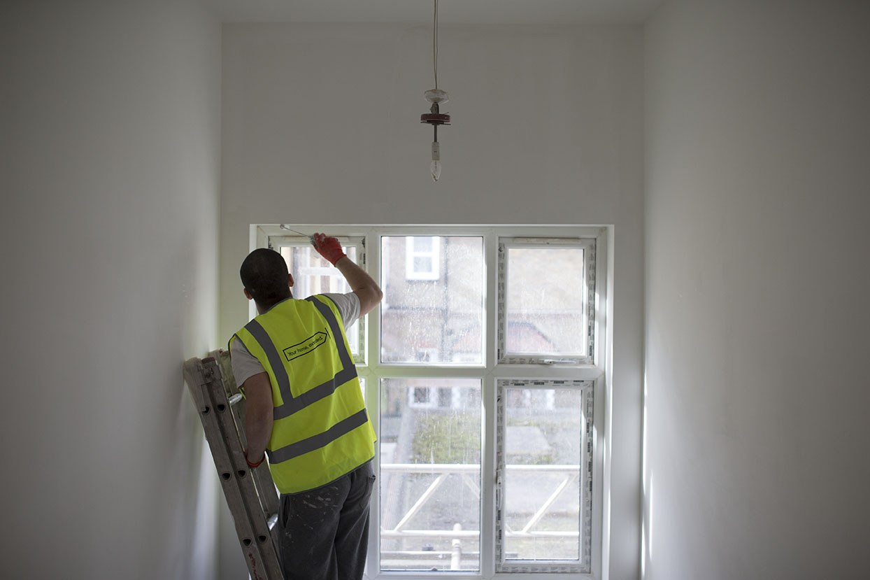Kantec decorator wearing branded safety vest.
